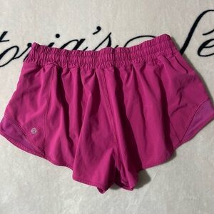 Lululemon Hotty Hot Short II *2.5"
Fantom Fuchsia